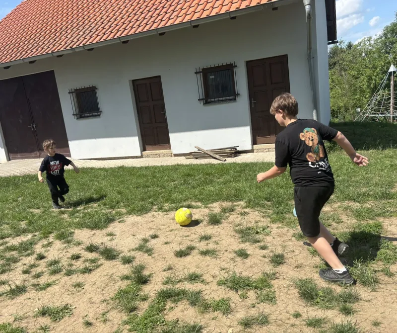 Kdo si hraje, nezlobí.