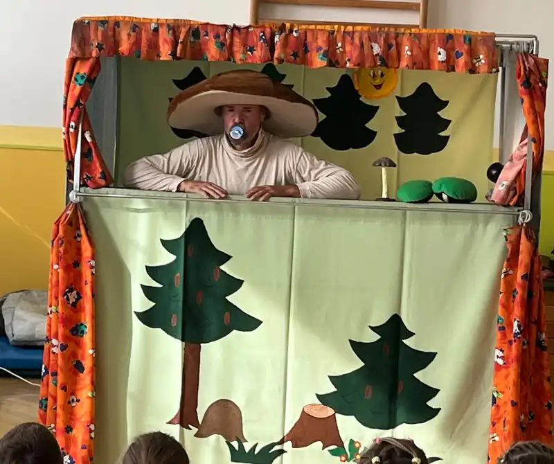 DIVADLO KOLOBĚŽKA - HOUBAŘSKÁ POHÁDKA