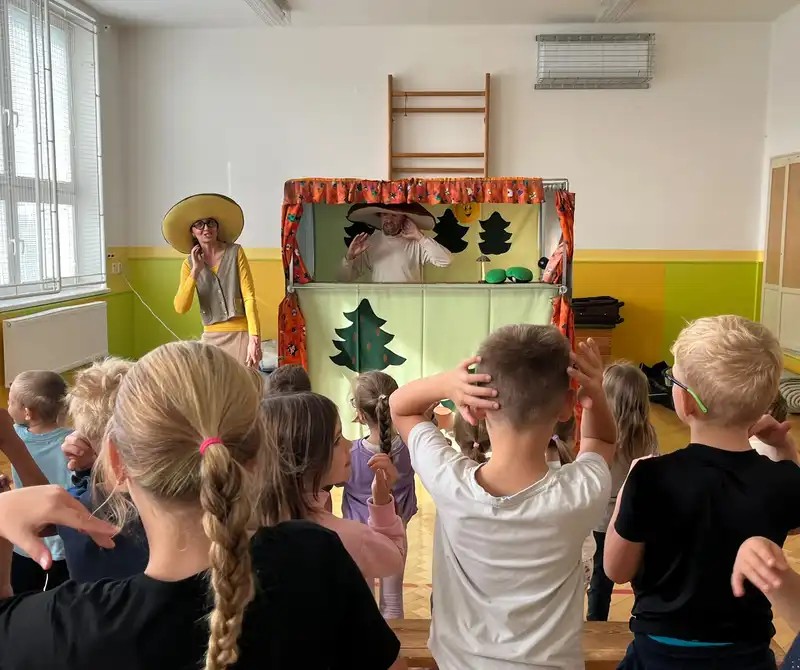 DIVADLO KOLOBĚŽKA - HOUBAŘSKÁ POHÁDKA
