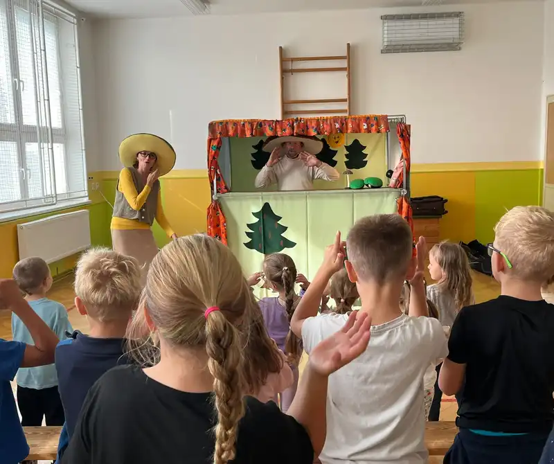 DIVADLO KOLOBĚŽKA - HOUBAŘSKÁ POHÁDKA