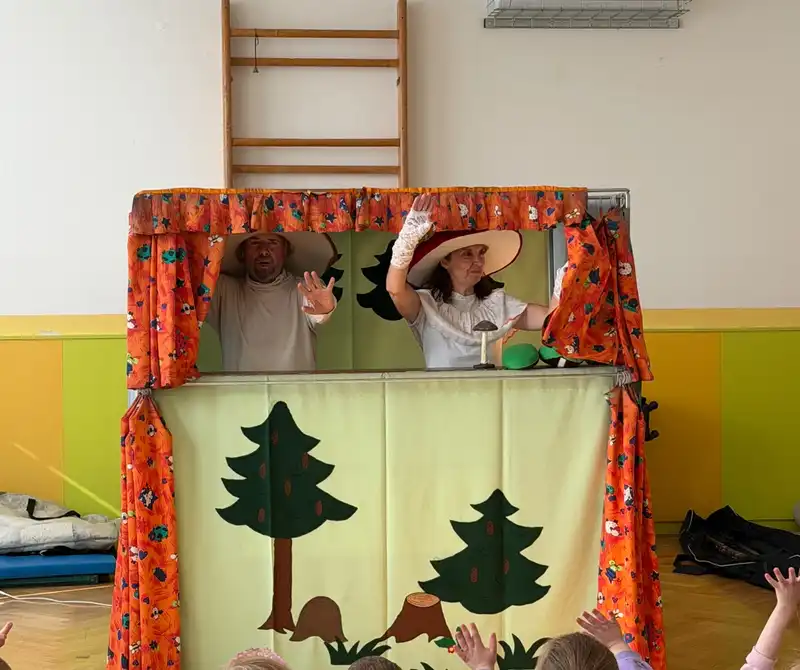 Divadlo Koloběžka- HOUBAŘSKÁ POHÁDKA