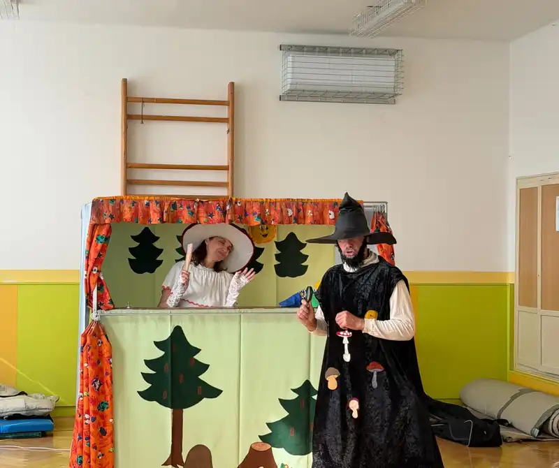 Divadlo Koloběžka- HOUBAŘSKÁ POHÁDKA